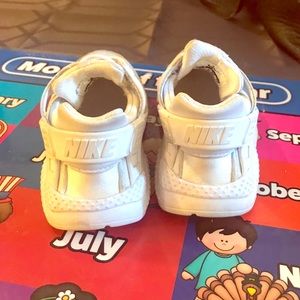 Nike toddler sneaker size 9